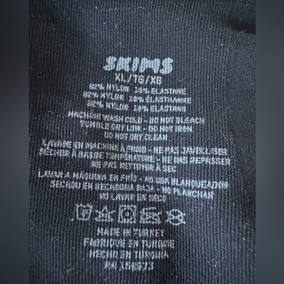 SKIMS Seamless Sculpt Bralette - Onyx - Picture 4 of 5